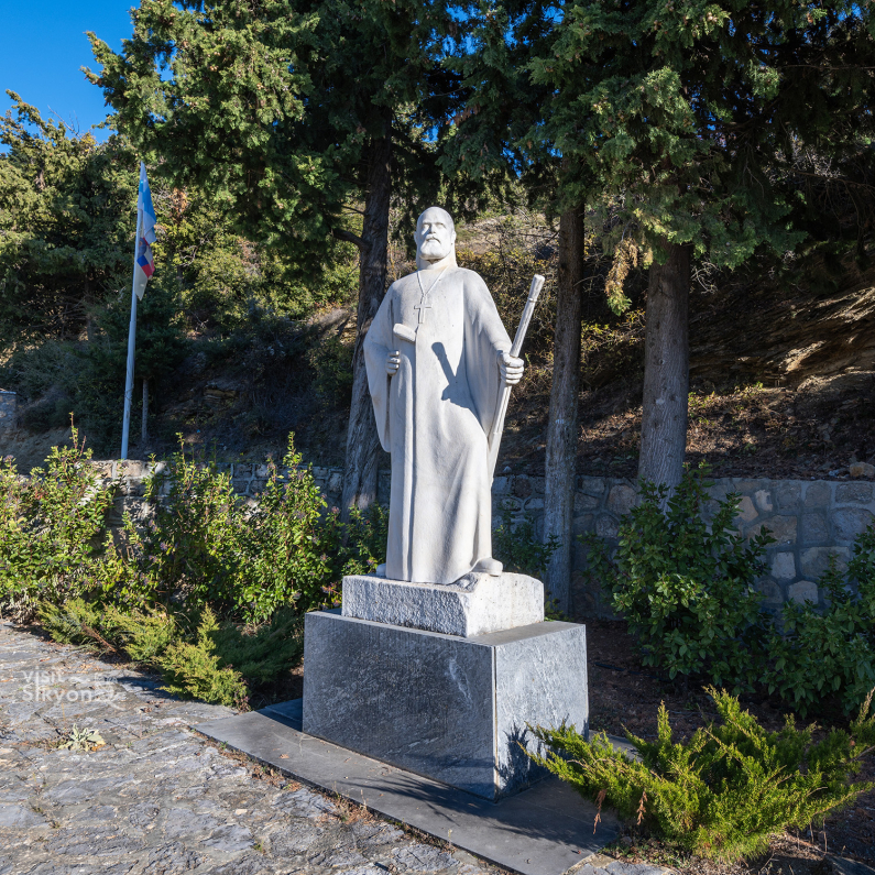 Το άγαλμα του Παπανίκα στην Καστανιά.